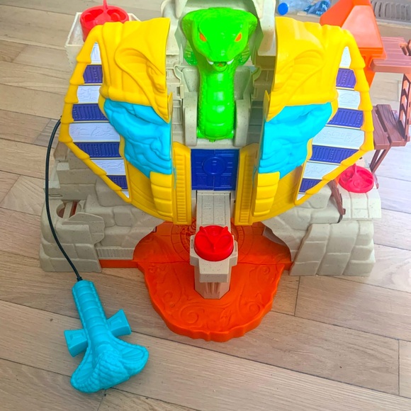 Serpent strike pyramid toy - Picture 1 of 9